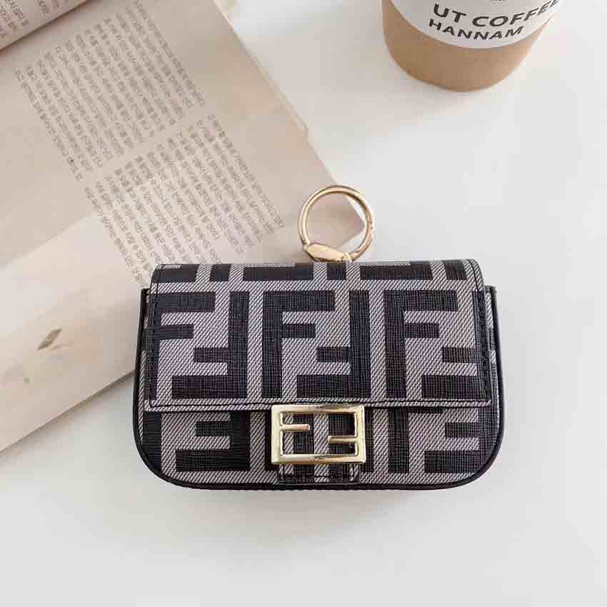 Fendi ポーチ カラビナ付き