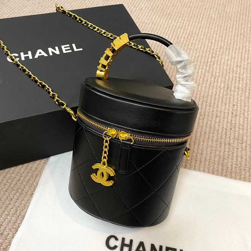 chanel ショルダーバッグ 黒