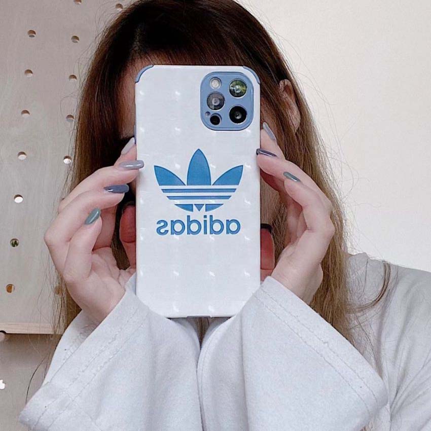 オシャレ iphone11proかばー adidas