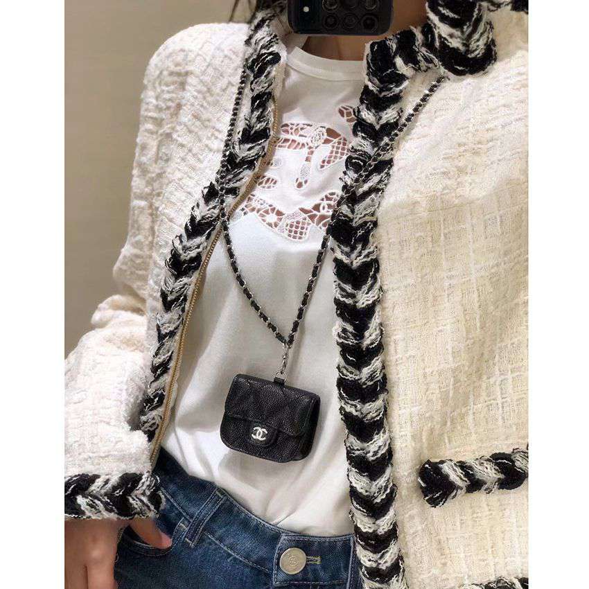 chanel イヤホンバッグ おしゃれ