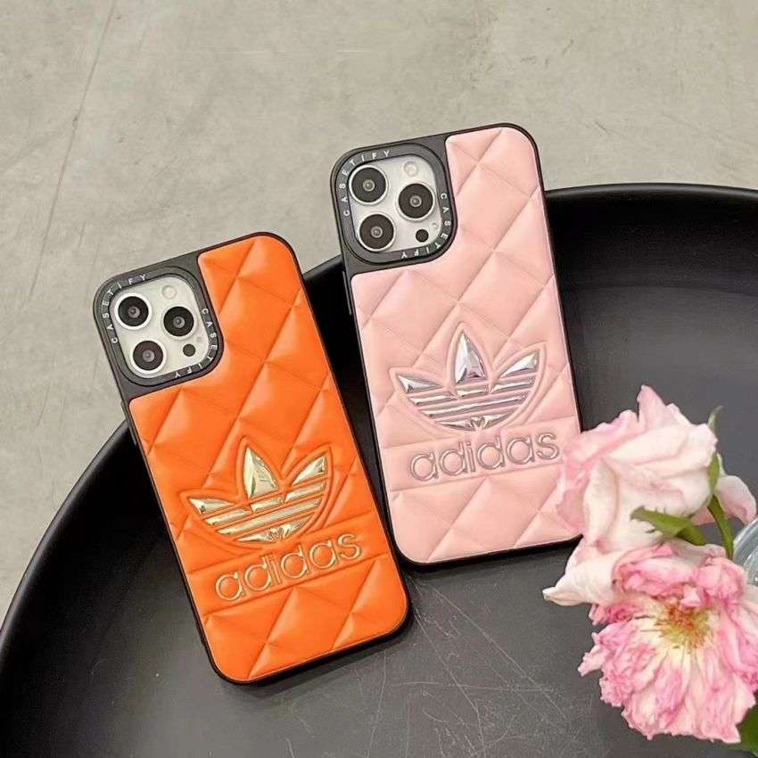 アイフォン12pro レザーケース adidas