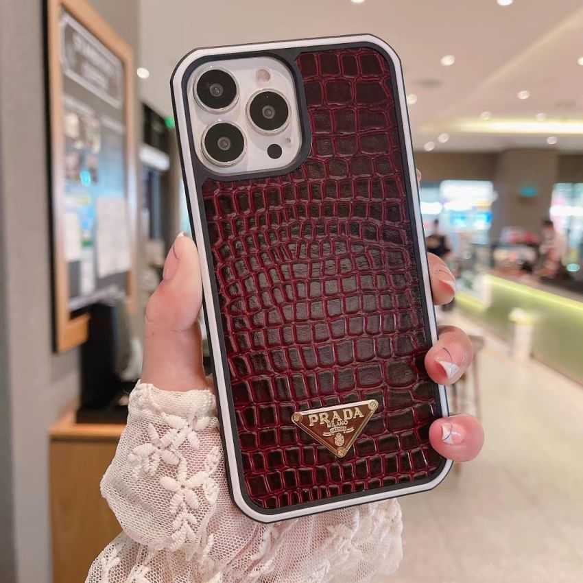 極美品✨ PRADA プラダ iPhone14pro スマホケース 三角ロゴ-