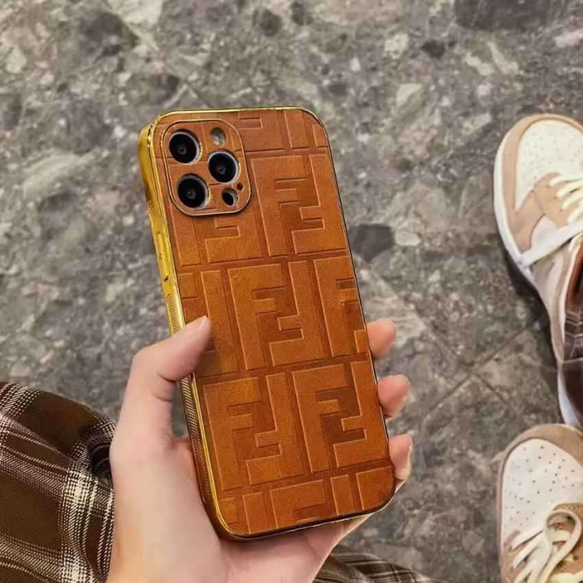 フェンディ エンボス iphone14plusカバー