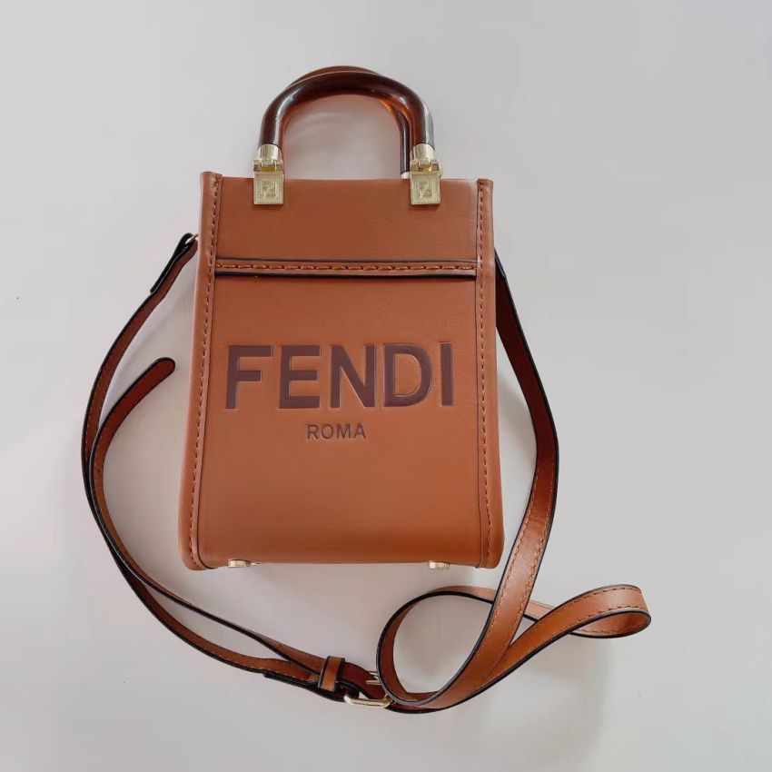 fendi バッグ 手持ちデザイン