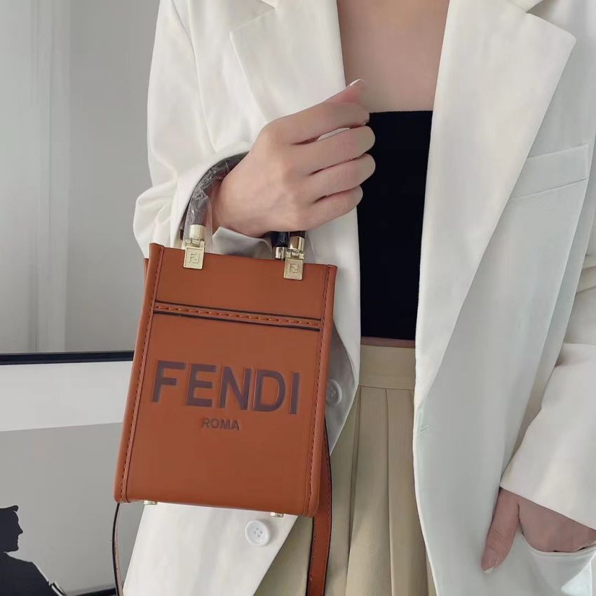 FENDI ポーチ ミニバッグ