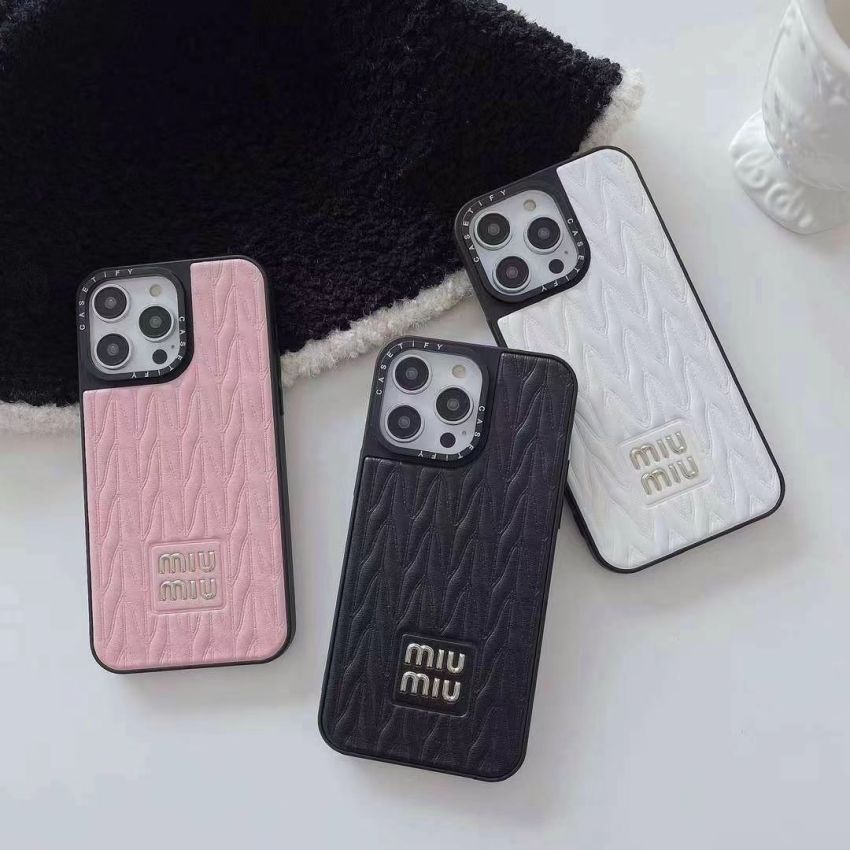 miumiu iphone16/16 plus ケース レザー