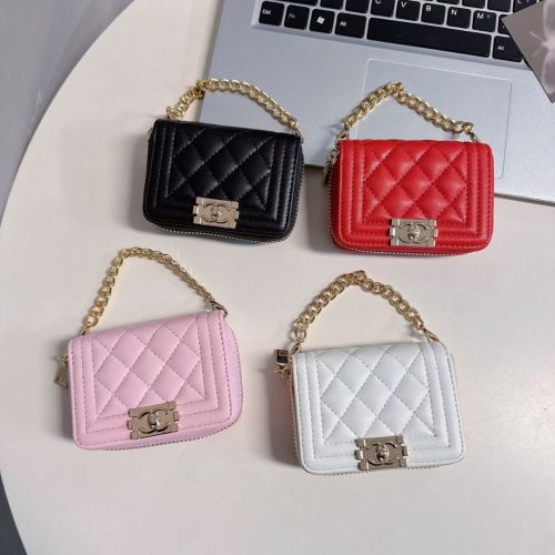 イヤホンバッグ おしゃれ chanel